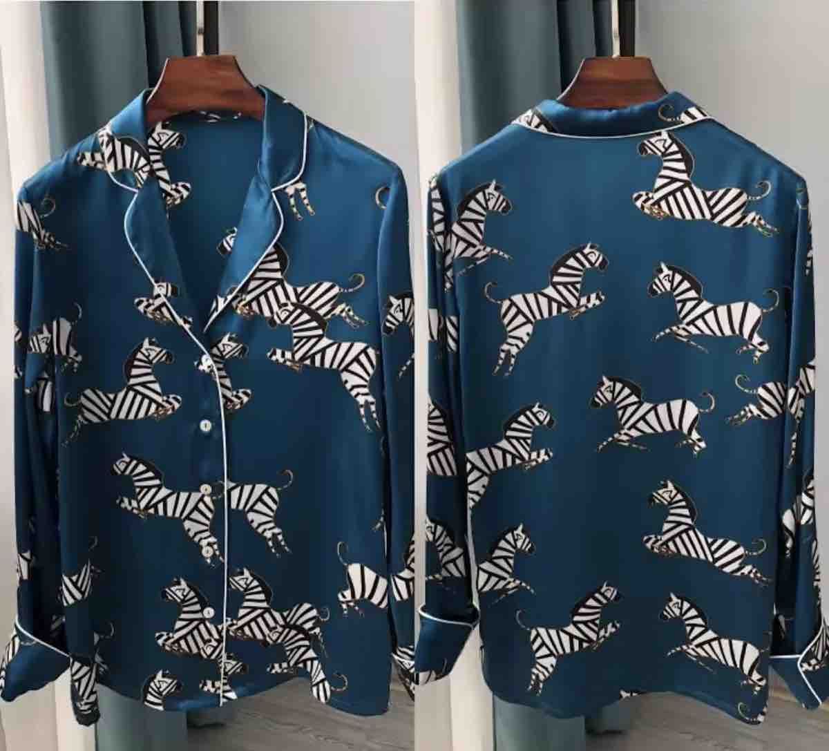 Negligees & Pigiami: Silk Pajama Set Blue Zebra Print – Nuovo (secondo la descrizione) da Nyon venduto da Avido_Dollars 2