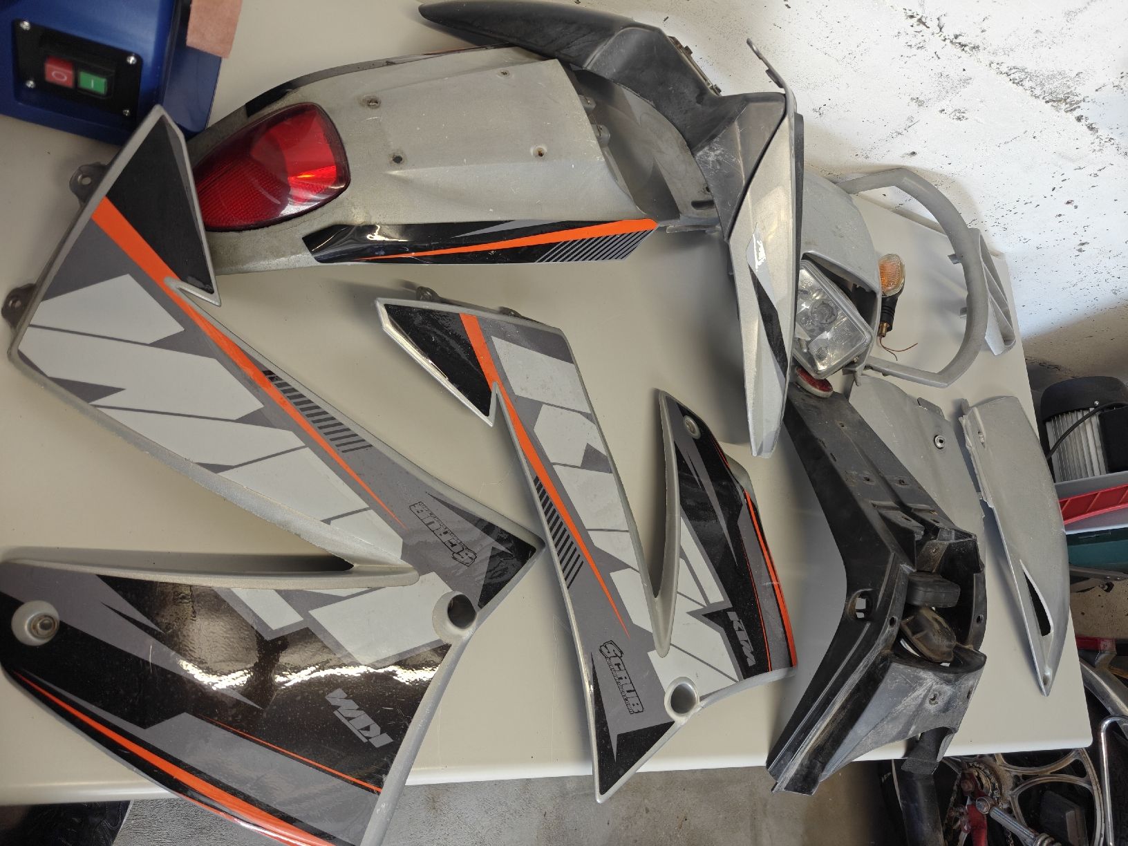 KTM Toutes les pièces détachées moto: Verschalungen KTM 640 LC4 – D'occasion à Riggisberg par Chilen 2