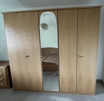 Schrank / Kleiderschrank