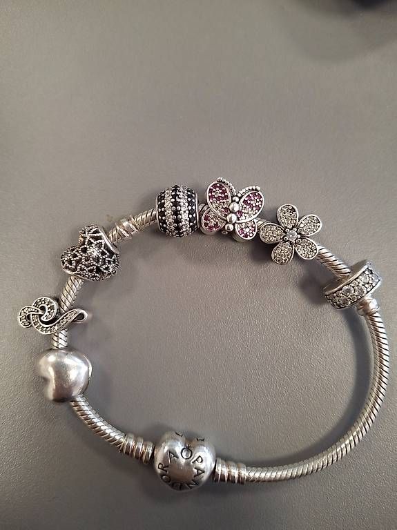 Bracciali & Braccialetti: Pandora 18 cm con charms – Usato da Giubiasco venduto da Laretta