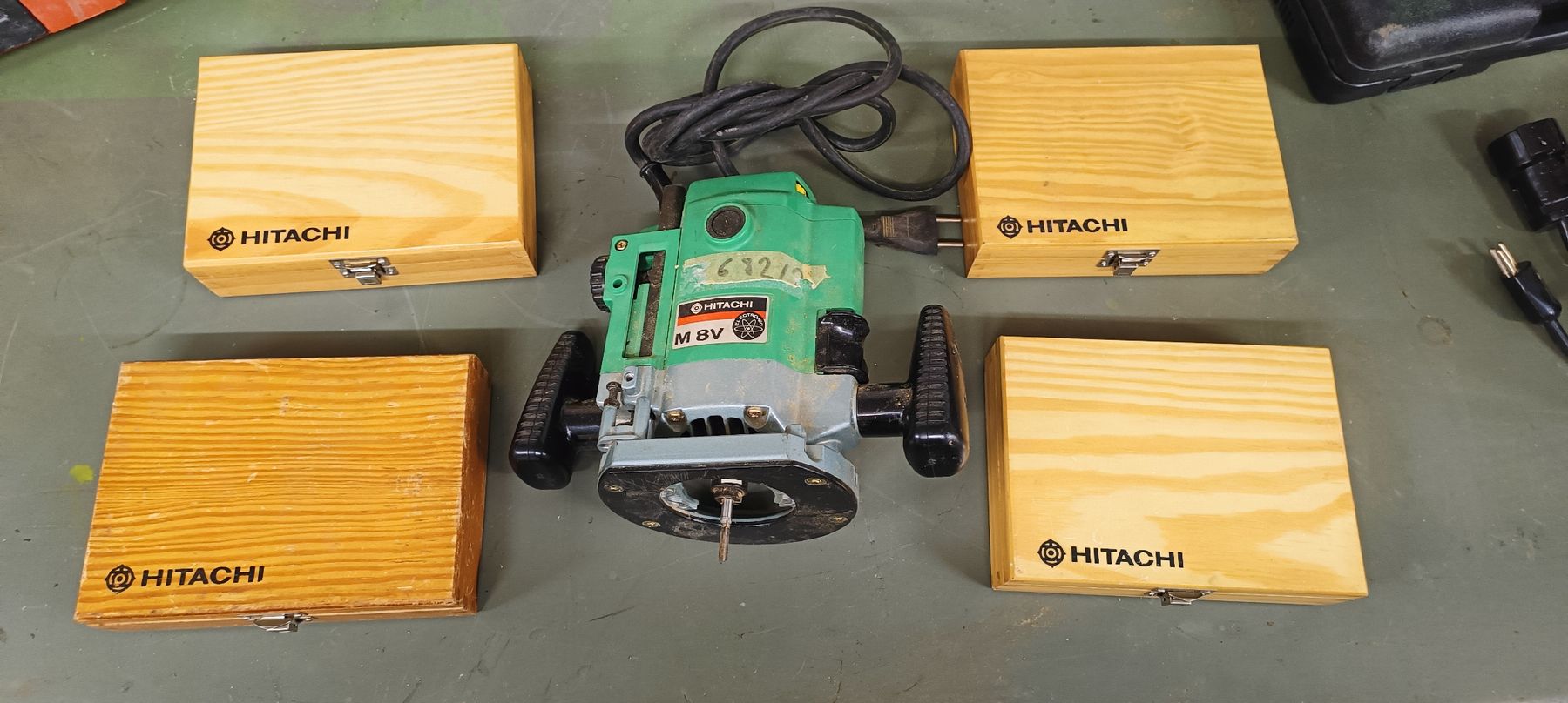 Alle Maschinen: Oberfräse Hitachi M 8V  – Gebraucht aus Pfäffikon ZH von K-V-M 1