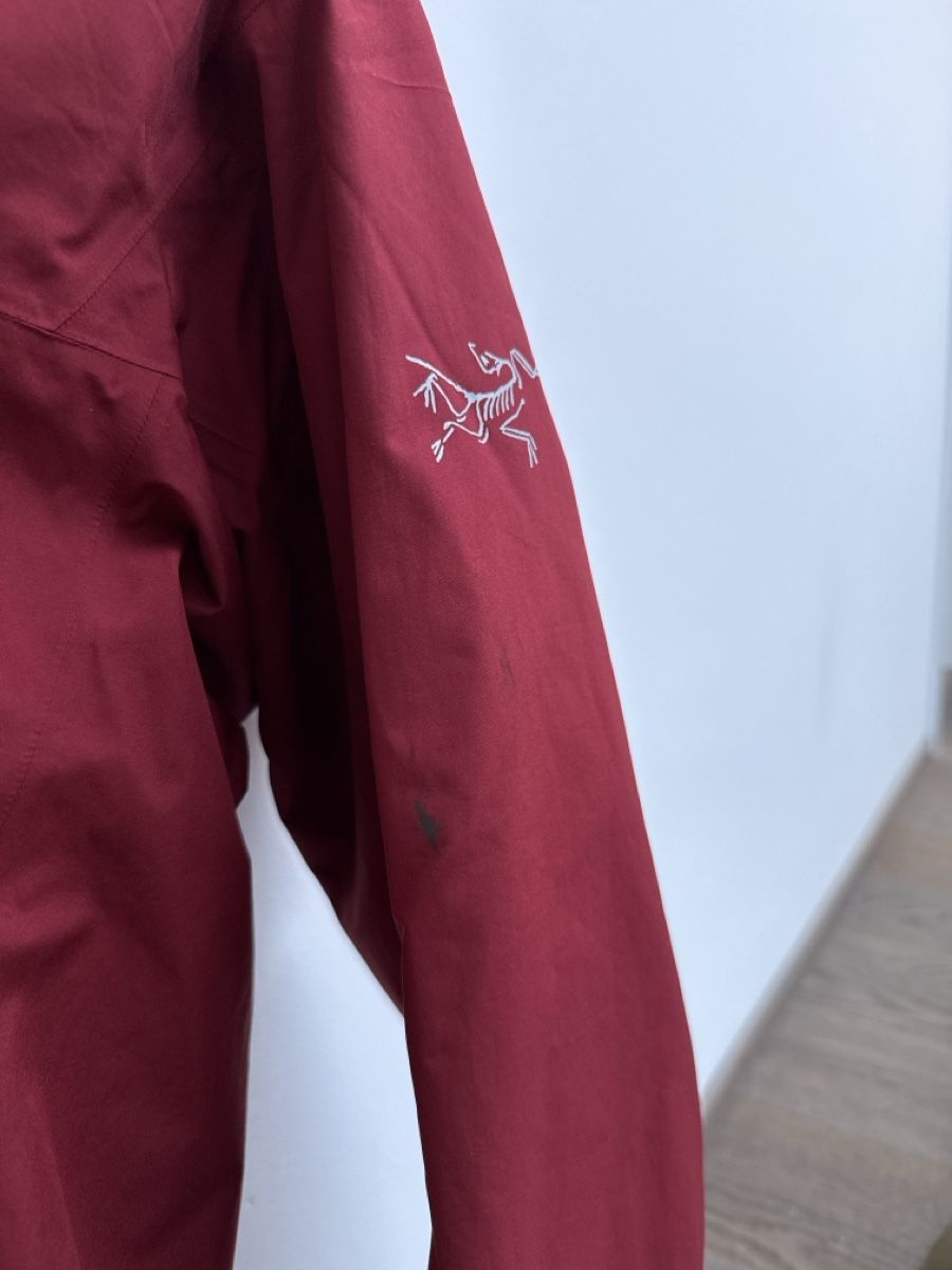Arcteryx Jacken: Arc'teryx Jacket Red Hooded  – Gebraucht aus Zürich von flo_2wkz 1