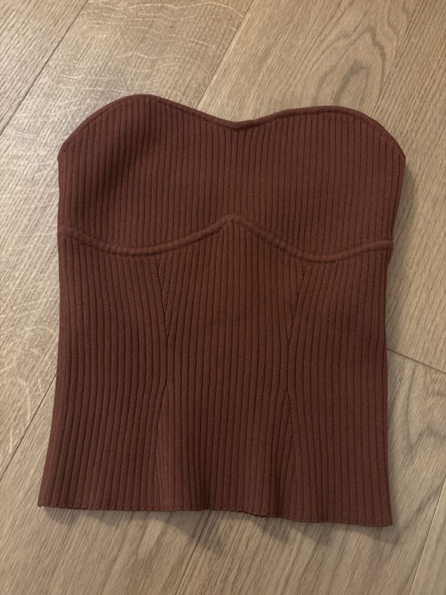 Aritzia Top: Aritzia tube top – Usato da Steinhausen venduto da zgo_6dc6