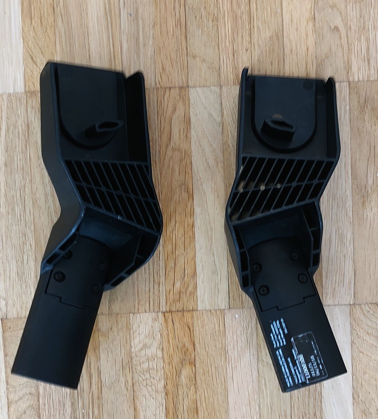 Thule Carrozzine: THULE SLEEK Autositzadapter – Usato da Zürich venduto da dim_7kzy 1