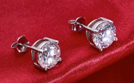 4.00(total)ct VVS1WHITE MOISSANITE earrings with certificat