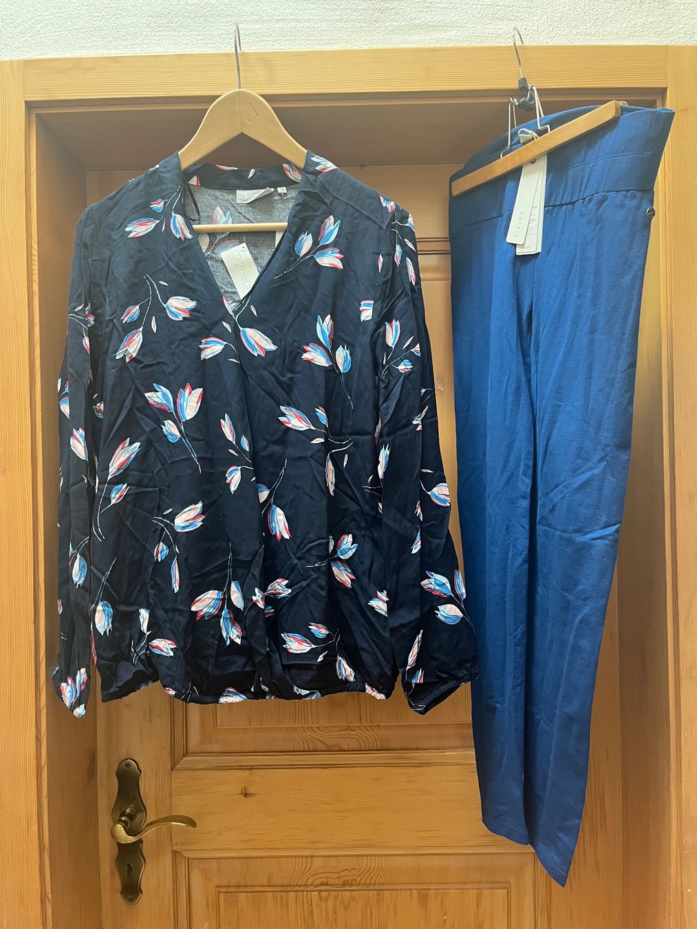 Esprit Lotti di vestiti: Umstandsmode 4 er Set Gr. 36 – Nuovo e nell'imballaggio originale da Adelboden venduto da cheeschessi