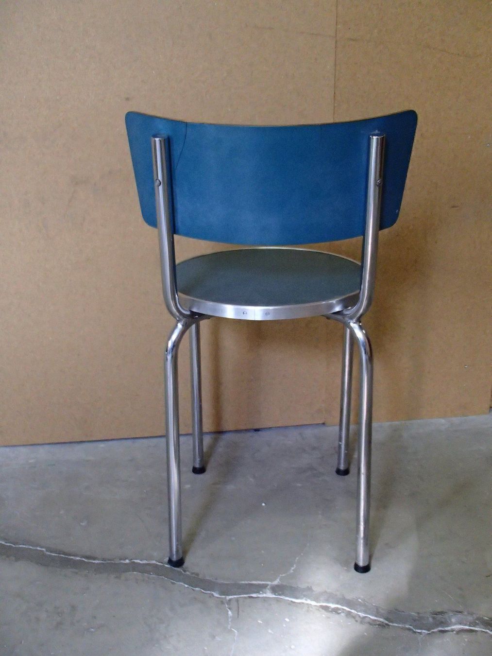 Sedie: blauer runder Vintage Kelko Stuhl mit Chrom – Usato da Schöfflisdorf venduto da pullux 3