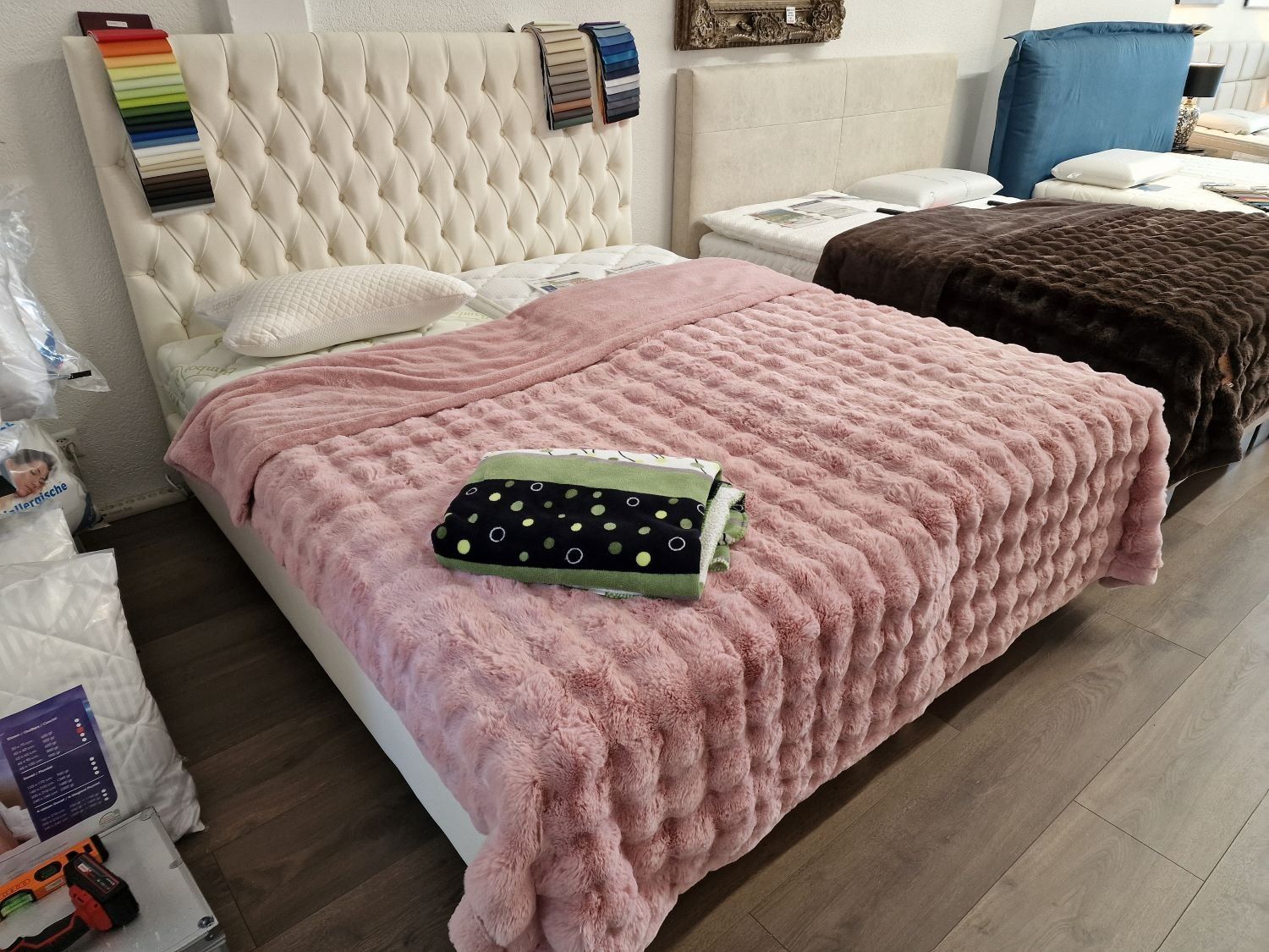 Letti: Boxspringbett in der Ausstellung in Creme – Nuovo (secondo la descrizione) da Oensingen venduto da directshop24 1