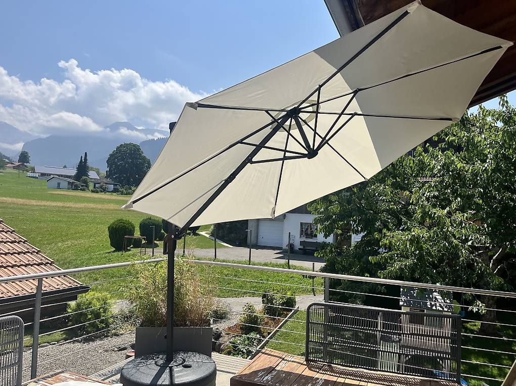 Sonnenschirme: Ampelschirm – Gebraucht aus Aeschiried von kat_7ccl
