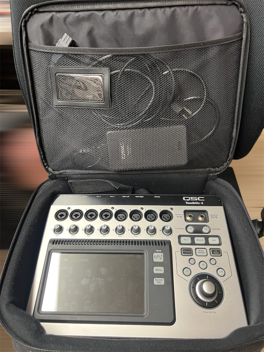 Qsc Console di mixaggio: QSC Touchmix 8 Digital Mischpult – Usato da Trüllikon venduto da Husma