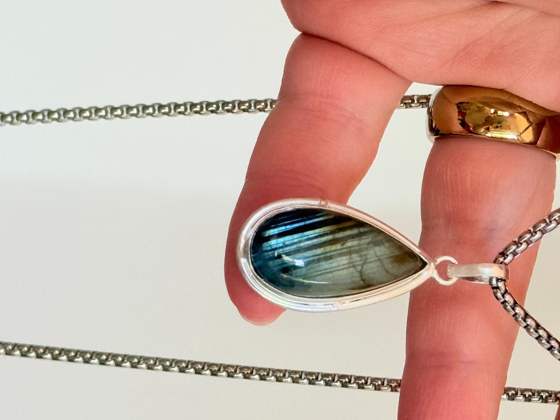 Catenine: Collier pendentif larme en labradorite élégant – Nuovo e nell'imballaggio originale da Genève venduto da AWWA 3