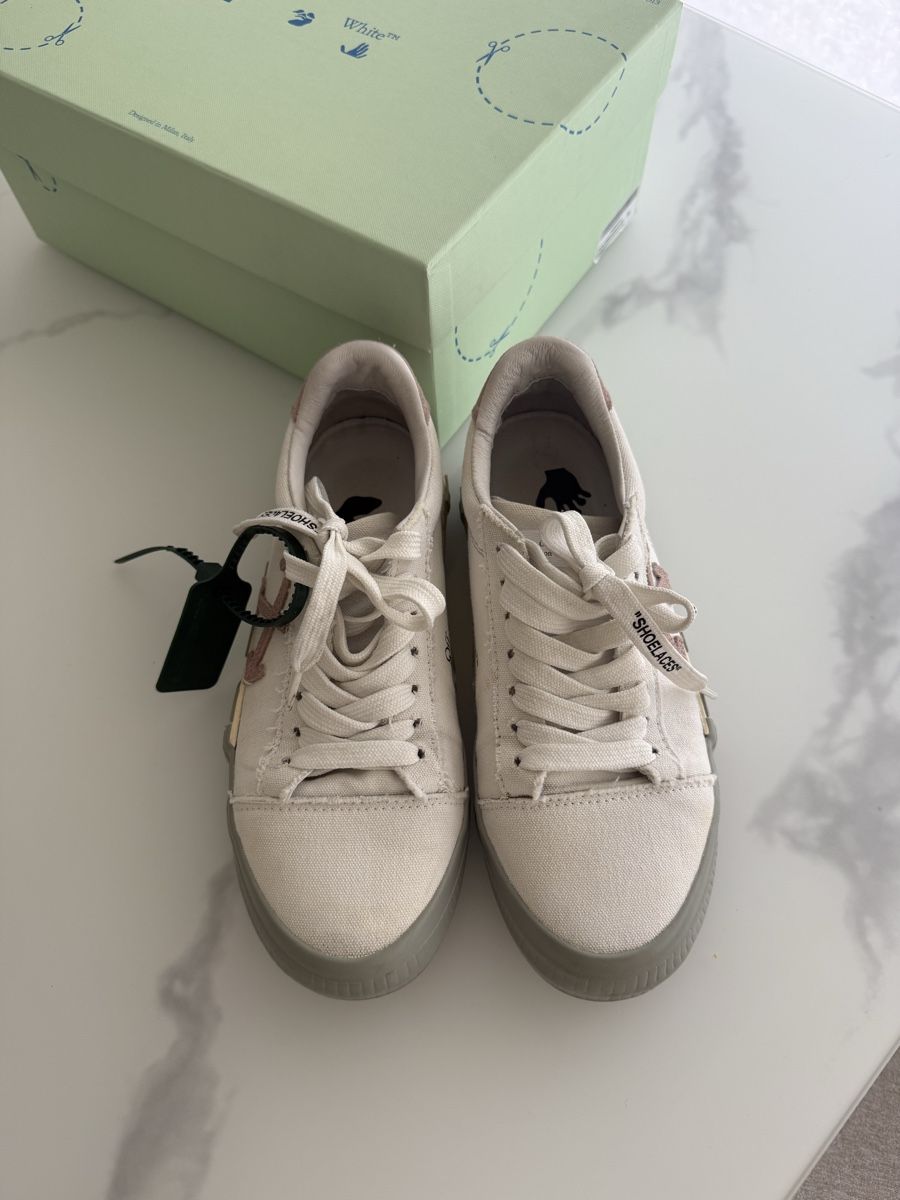 Off-White Scarpe da donna: Chausseurs Off-White vierges, taille 38 – Usato da Peseux venduto da kul_pz6z 2