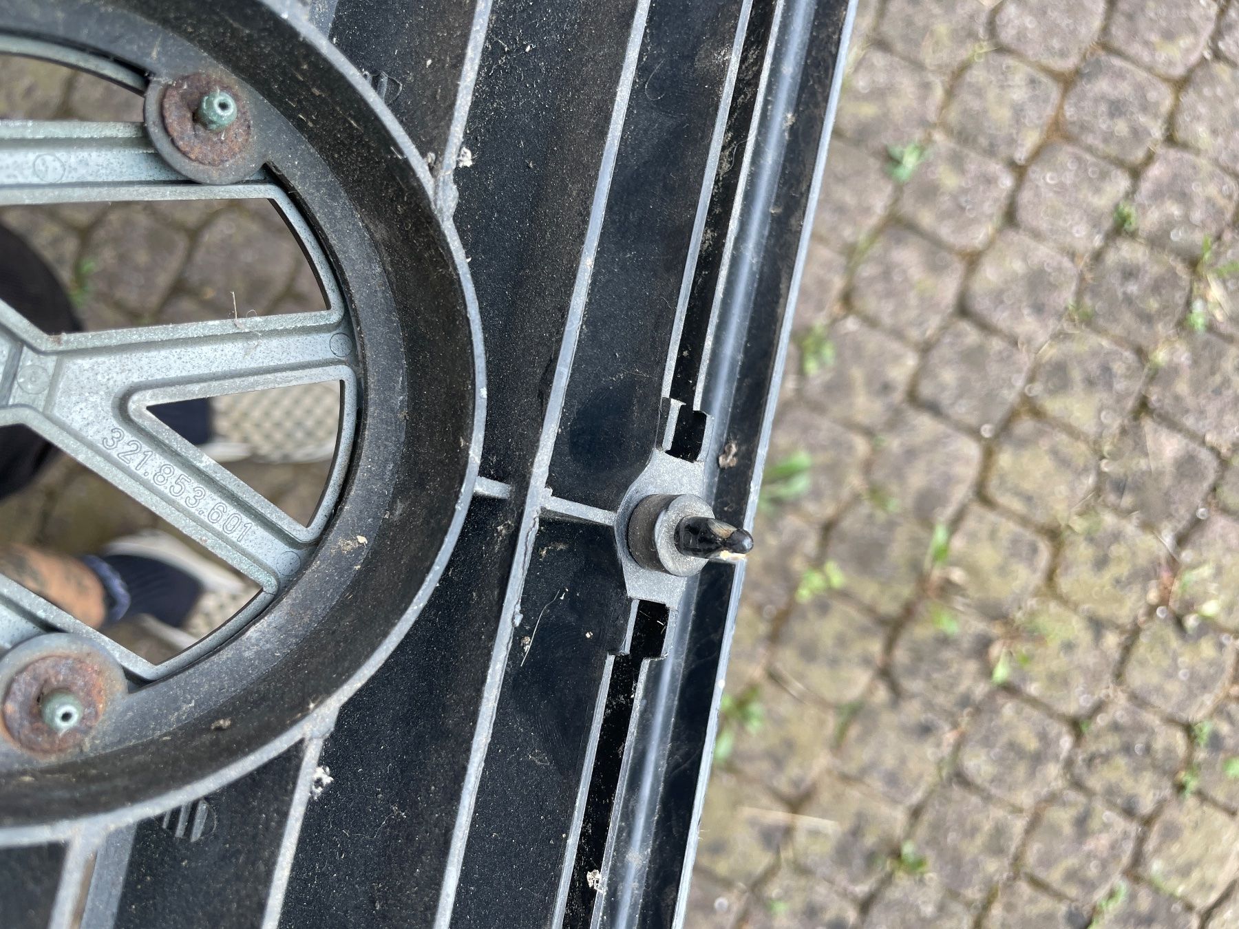 Volkswagen Alle Autoersatzteile: VW T3 Typ2 Kühlergrill Kombination – Gebraucht aus Obergerlafingen von bas_b7v6 4