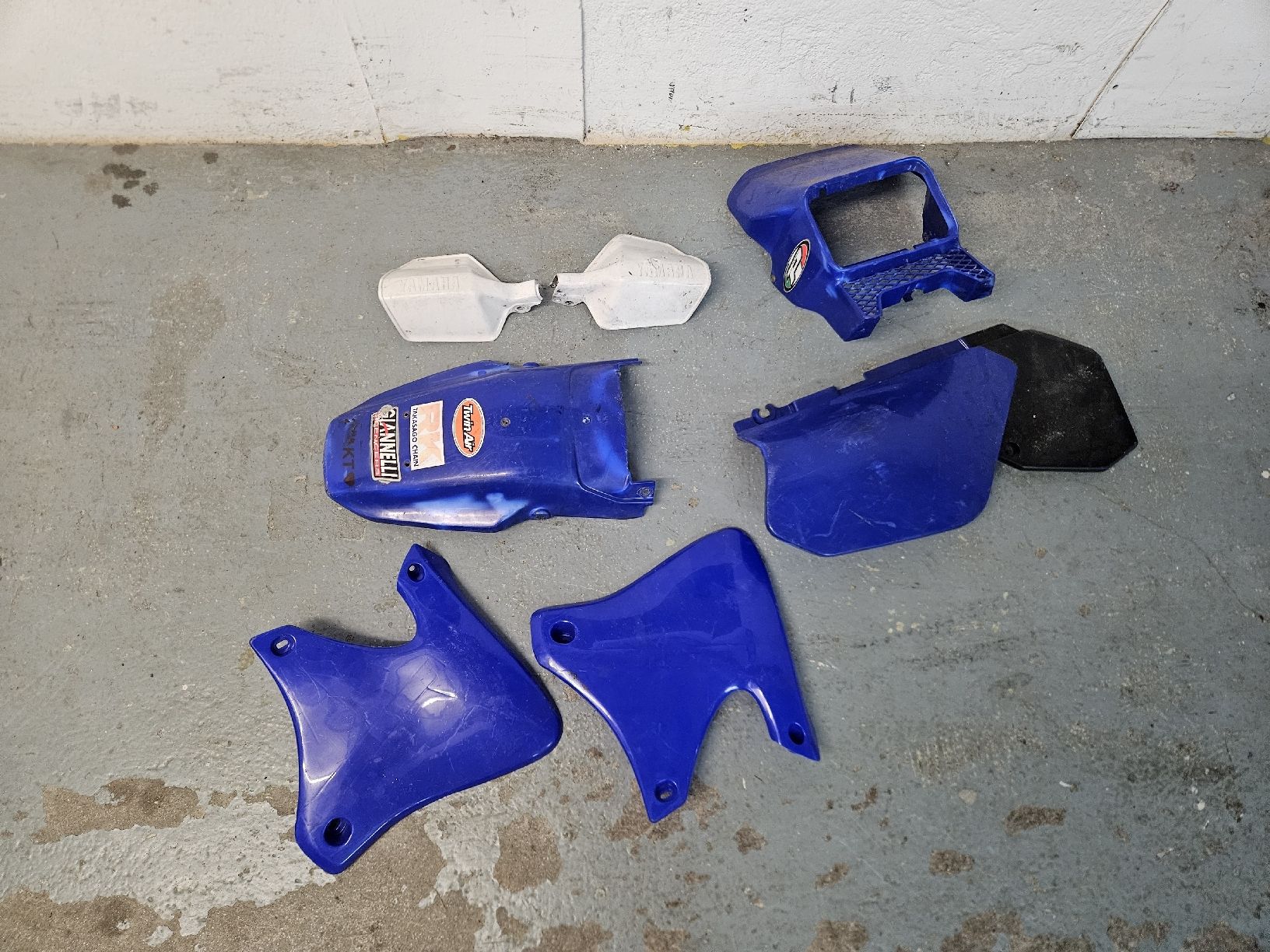 Yamaha Tutti i ricambio per moto: Yamaha DT 125 Plastics Verkleidung – Usato da Mellingen venduto da jea_hkf9