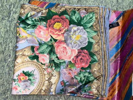 Seidentuch Blumenmotiv 100% Seide Seidenquadrat bedruckt