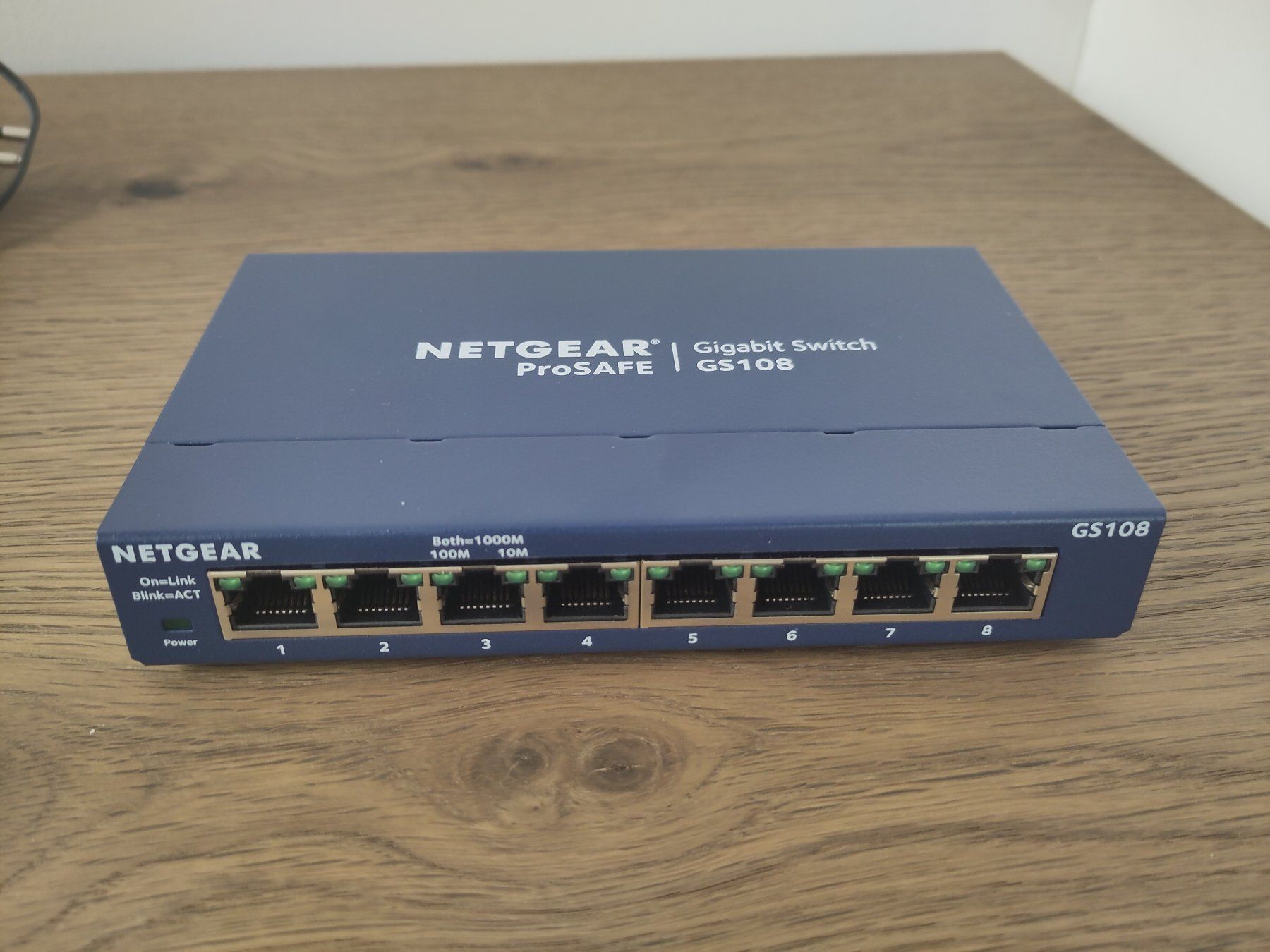 Netgear Hub & Switch: Netgear ProSAFE 8-Port Gigabit Desktop Switch – Usato da Ziegelbrücke venduto da Muff4 1