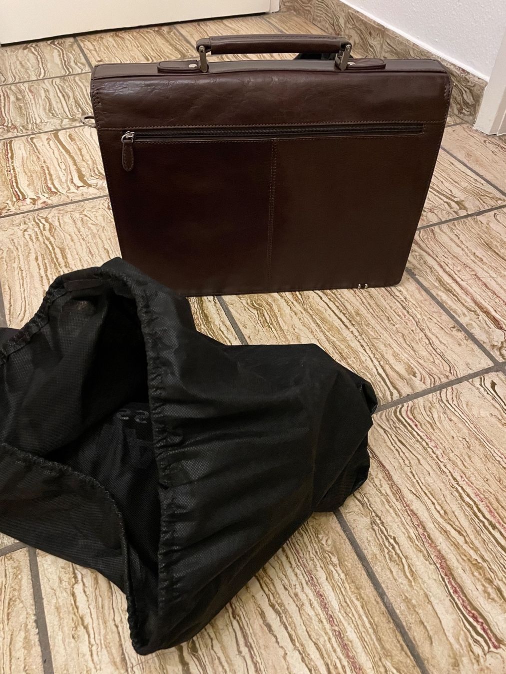 Valigie & Borse: MALU Leder Notebook- / Aktentasche **NEU** – Nuovo e nell'imballaggio originale da Allschwil venduto da KShing 2