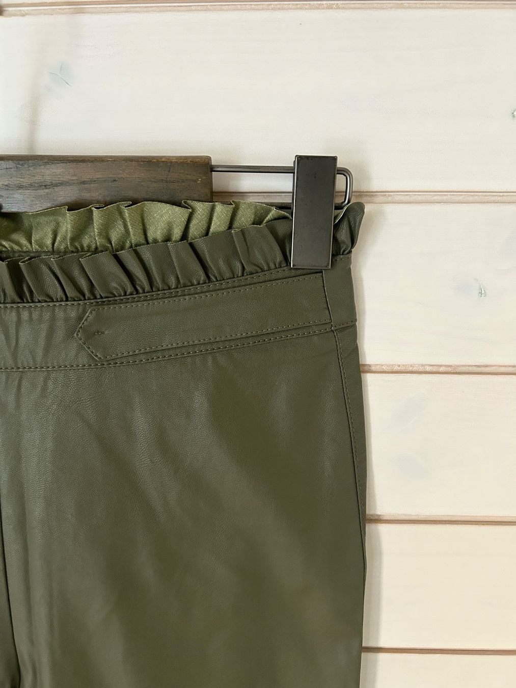 Pantaloni: YOOX Kunstleder Leggings - Gr. M – Usato da Illnau venduto da Monkky 7