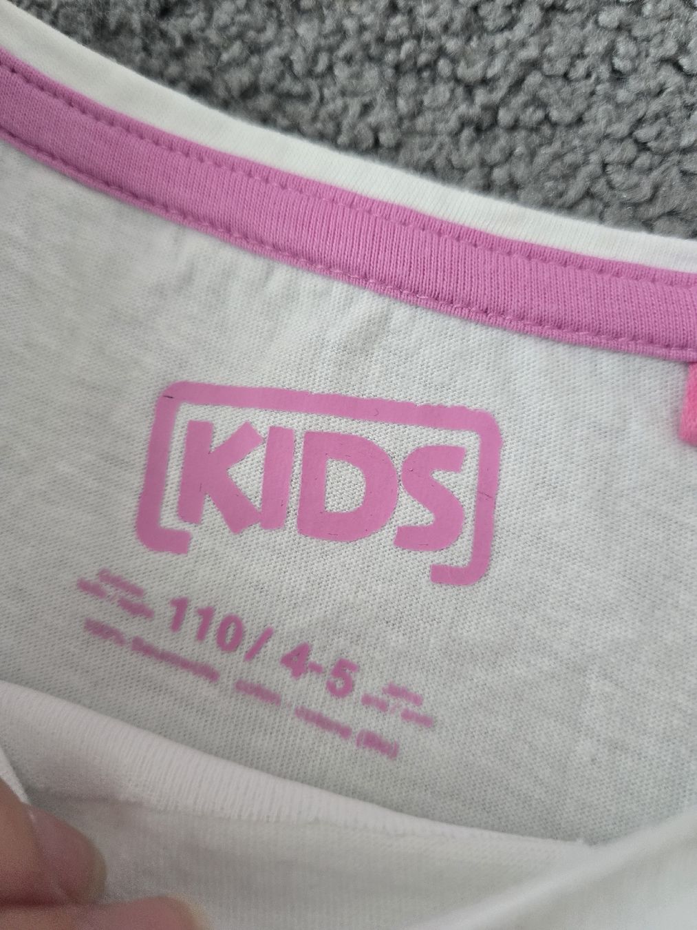 Blouses, T-shirts & Tops: 2 T-Shirts Mädchen Grösse 110 – D'occasion à Unterentfelden par Panda-87 2