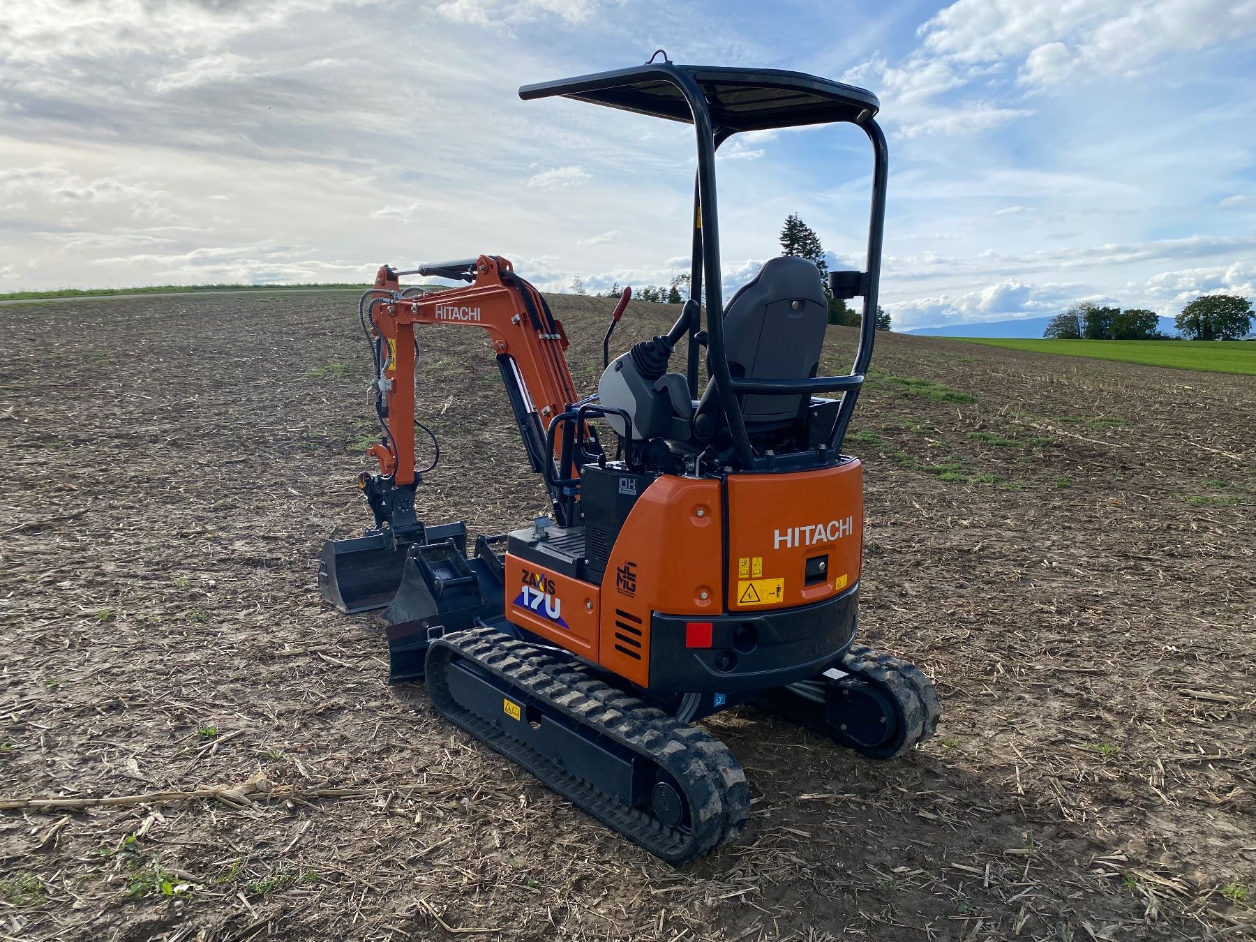 Hitachi Bagger: Bagger Hitachi ZX17U-6 – Gebraucht aus Courgevaux von  5