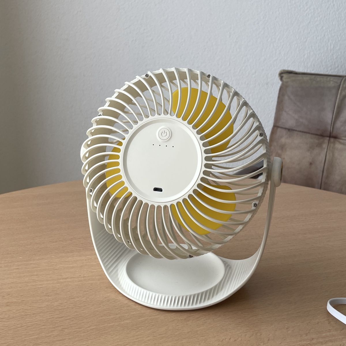 Ventilatoren: Trendiger, moderner Mini Tisch Ventilator weiss – Gebraucht aus Kriens von T0YDARIAN 1