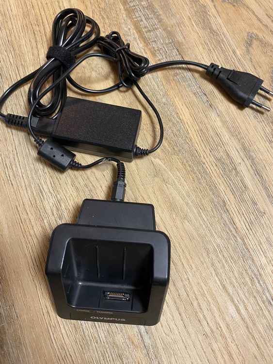 CELLONIC Ladegerät Für Olympus Kameras – Kompatibel Mit DS-7000, FE-230, LS-20M & Vielen Anderen – Schnellladegerät Mit Anzeige, Netzteil & Schutzelektronik