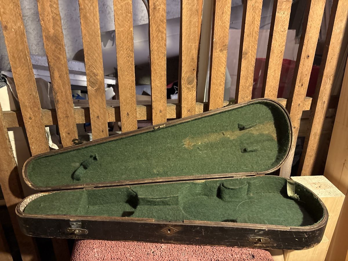 Reisekoffer: Alter Geigenkasten aus Holz – Gebraucht aus Basel von Summer.Day