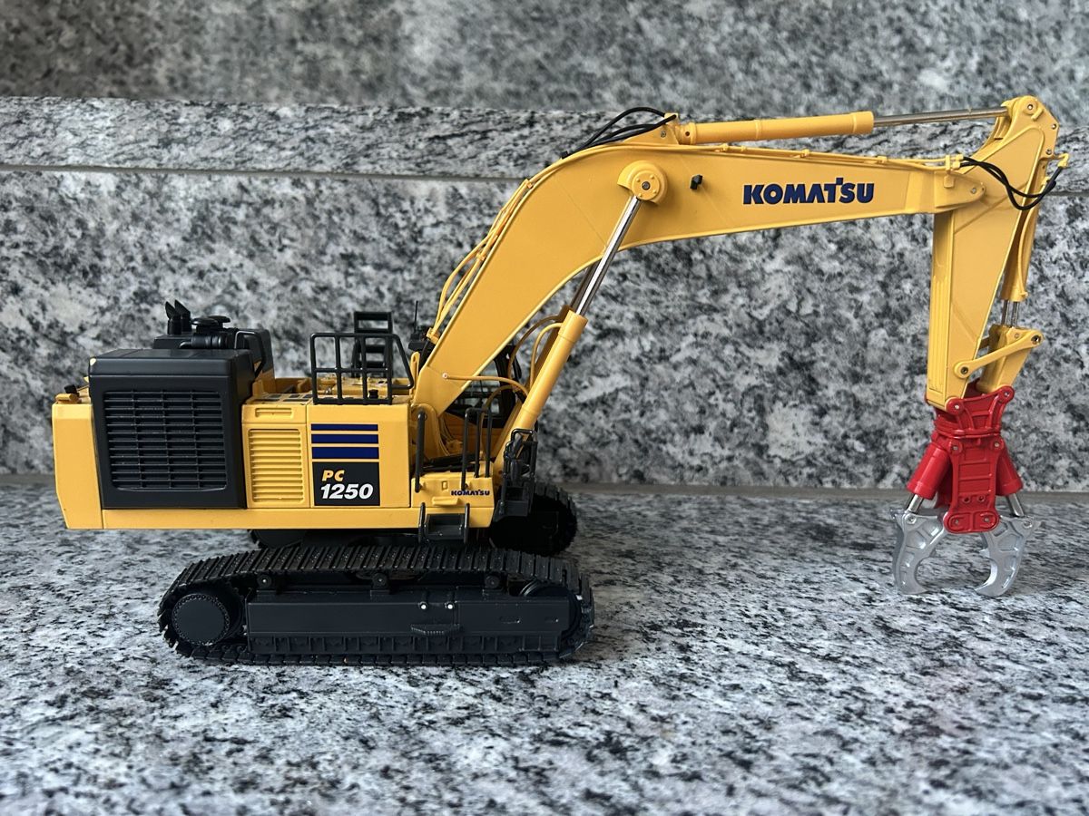 Komatsu Modellbausätze & Standmodelle: Komatsu PC1250, 1:50 , NZG – Gebraucht aus Horw von Tigercat635 3