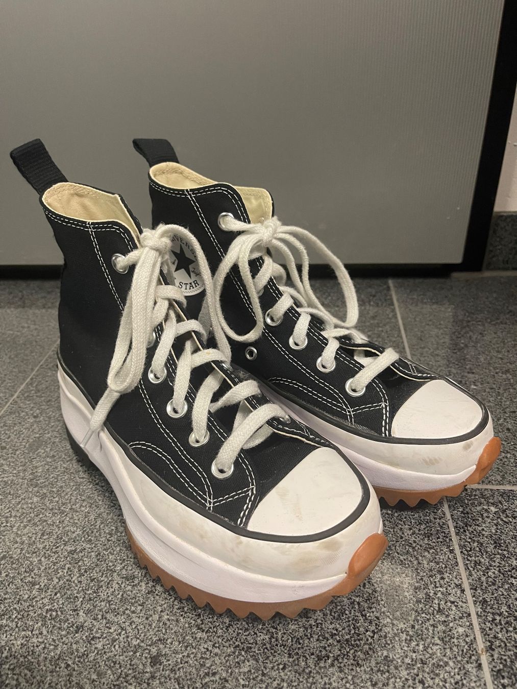 Converse Scarpe da donna: Converse Run Star Hike High Top Schwarz, Grösse 37 – Usato da Thalwil venduto da Paulina72