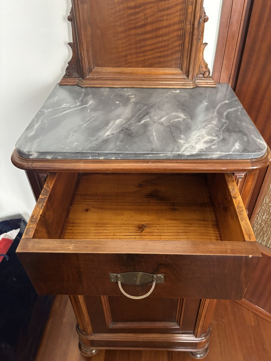 Comodini: Comodini in noce , stile  liberty ottimo stato – Usato da Bissone venduto da gio_8zmy 4