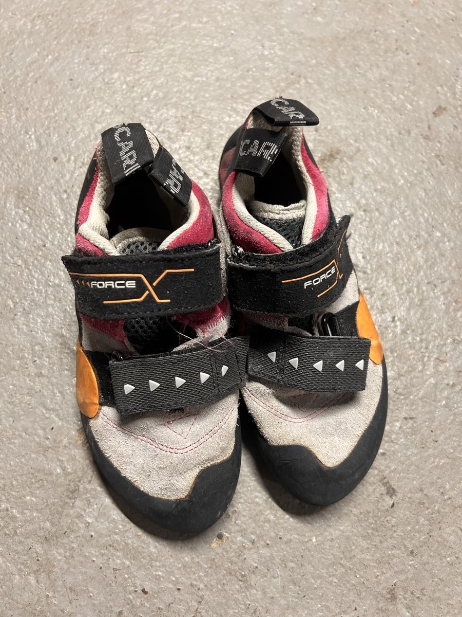 Kletterwände & Klettergriffe: Kletterfinken Scarpa – Gebraucht aus Zürich von Reka05 1