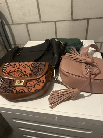 Handtaschen Set 4 Stück verschiedene Farben und Stile