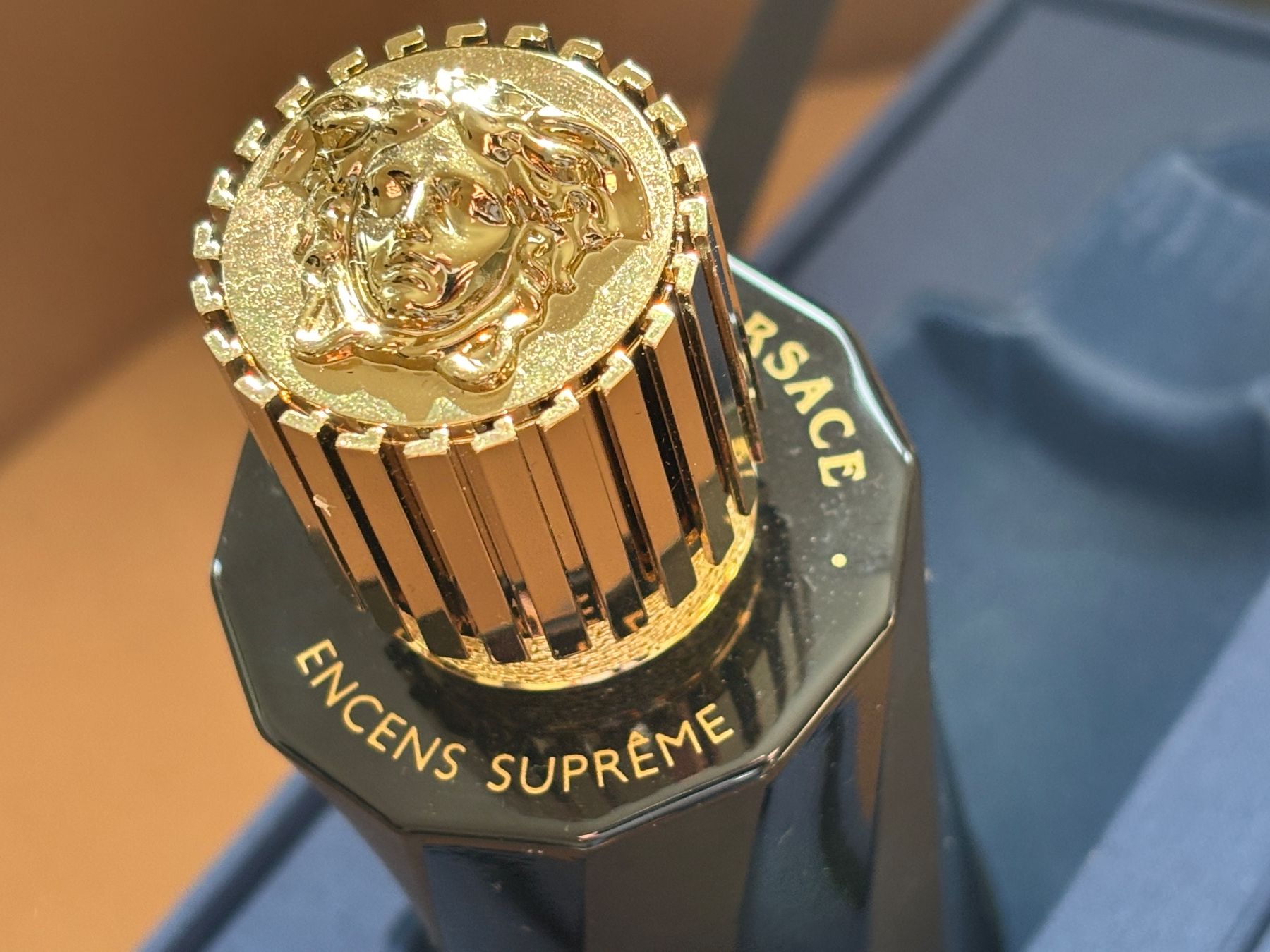 Versace Profumi & Eau de Toilette: Original Atelier Versace Encens Supreme 100ml Eau de Parfum – Nuovo (secondo la descrizione) da Lengnau BE venduto da 4ConsultingSolutions 2