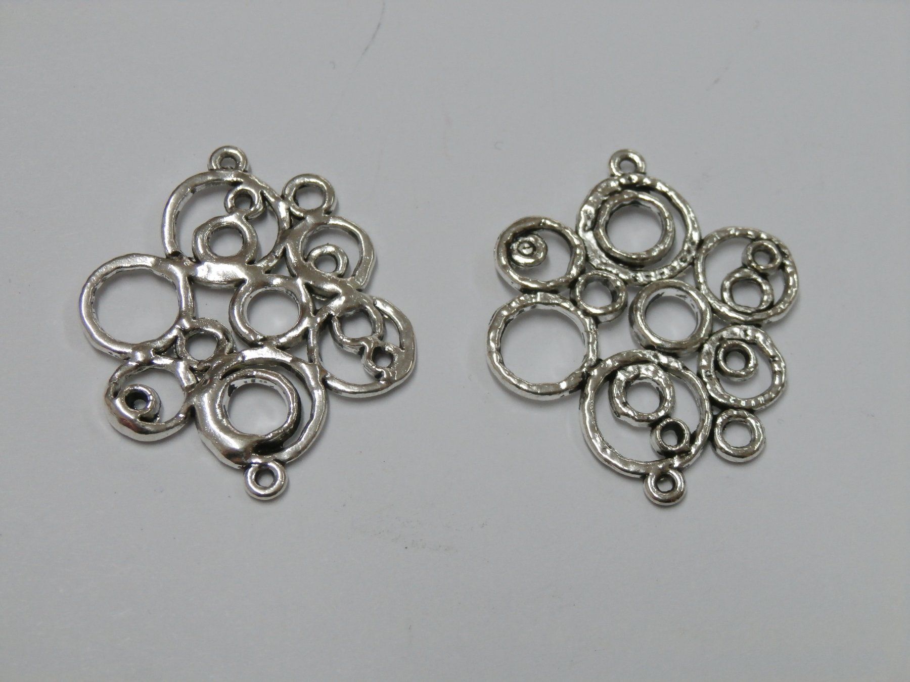 Perle (finte): 30 Metall Verbinder 2 Sorten (1947) – Nuovo e nell'imballaggio originale da Blatten b. Naters venduto da Hobschelti 2