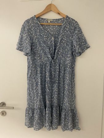 Sommerliches C&A Mama Kleid mit Blumenmuster, Gr. 40/42