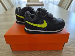 NEUE Nike Kinder Turnschuhe Gr. 18.5