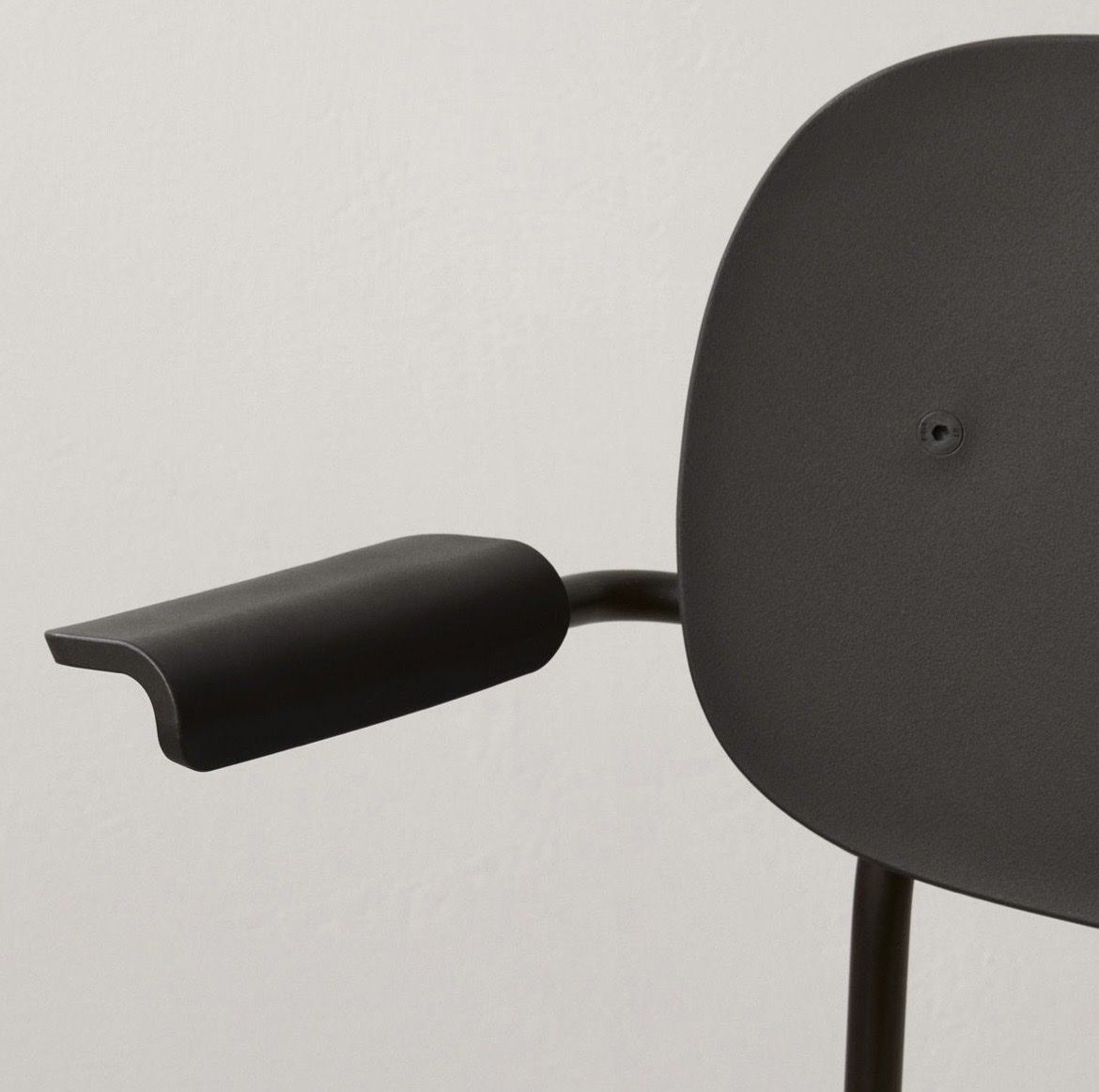 Audo Sedie: Audo chaise co Dining par Norm architects – Usato da Prangins venduto da Kumitatestudio 4