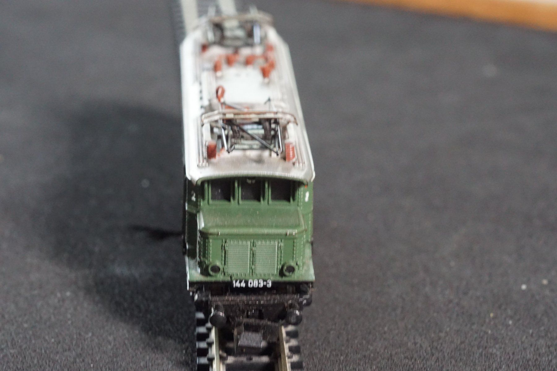 Modellini di ferrovie: DB BR 144 183-3 grün Spur N – Usato da Gränichen venduto da iknow 7