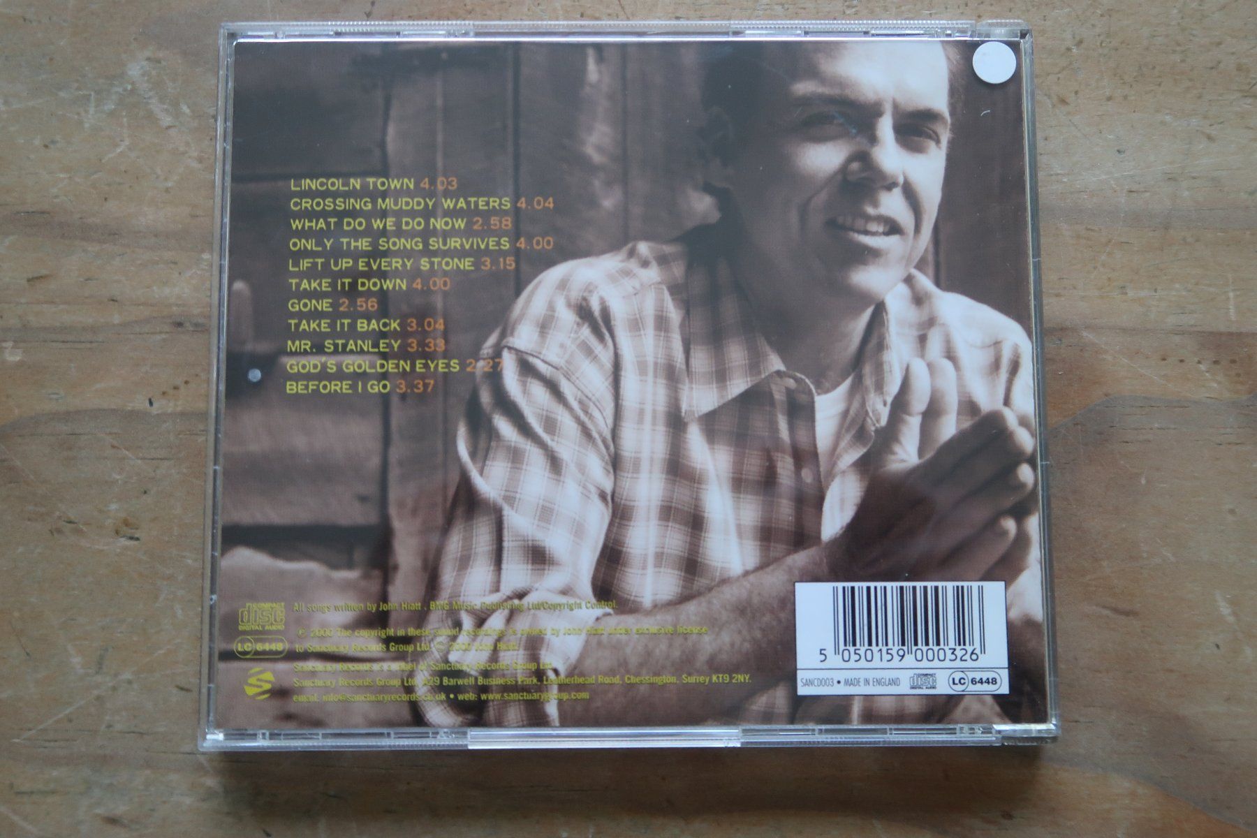 CD: JOHN HIATT - CROSSING MUDDY WATERS - CD – Usato da Basel venduto da Patiscat 1