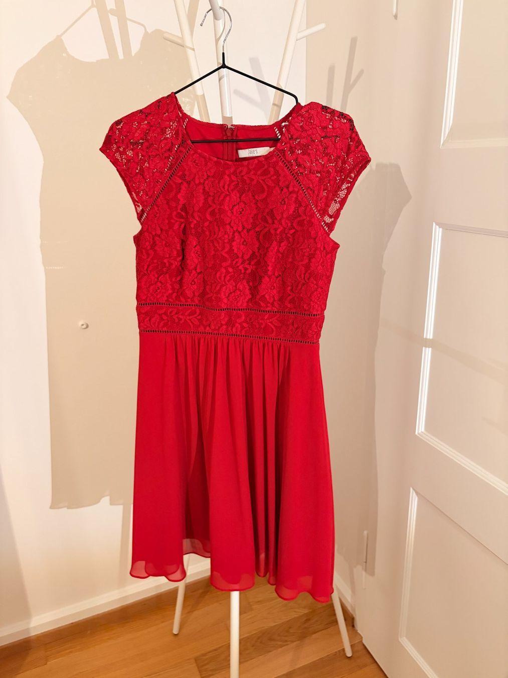 Kleider: Elegantes rotes Kleid – Gebraucht aus Zürich von nic_fpp9