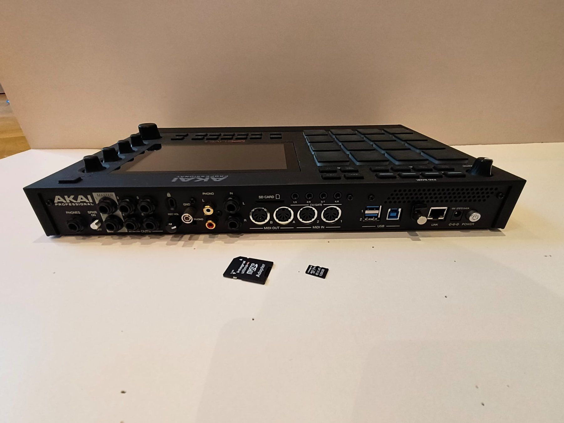 Akai Strumenti musicali: AKAI MPCII Live Neuwertig – Usato da Ennetbaden venduto da Monoclone 2