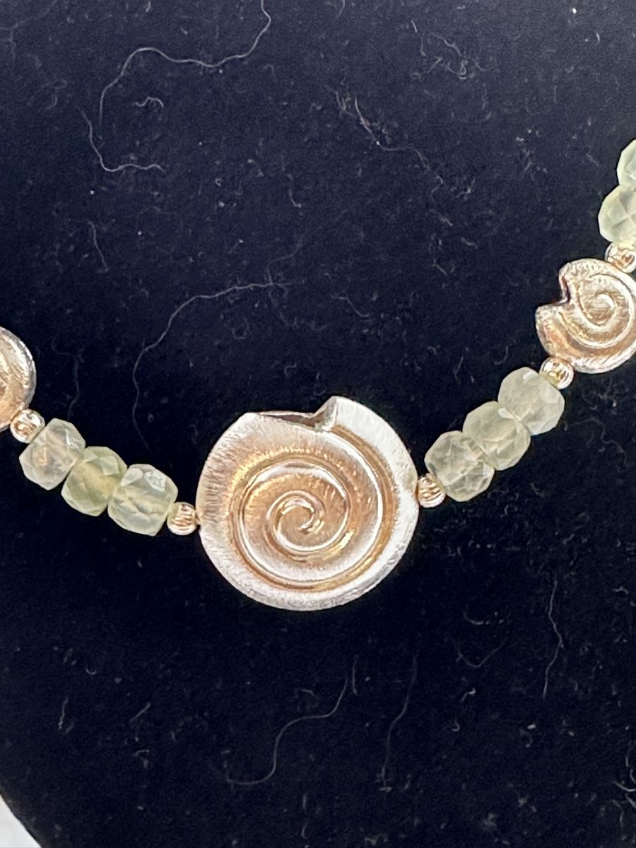 Catenine: Halskette mit grünem Amethyst – Nuovo e nell'imballaggio originale da Niederglatt ZH venduto da Silberschmuck-design 1
