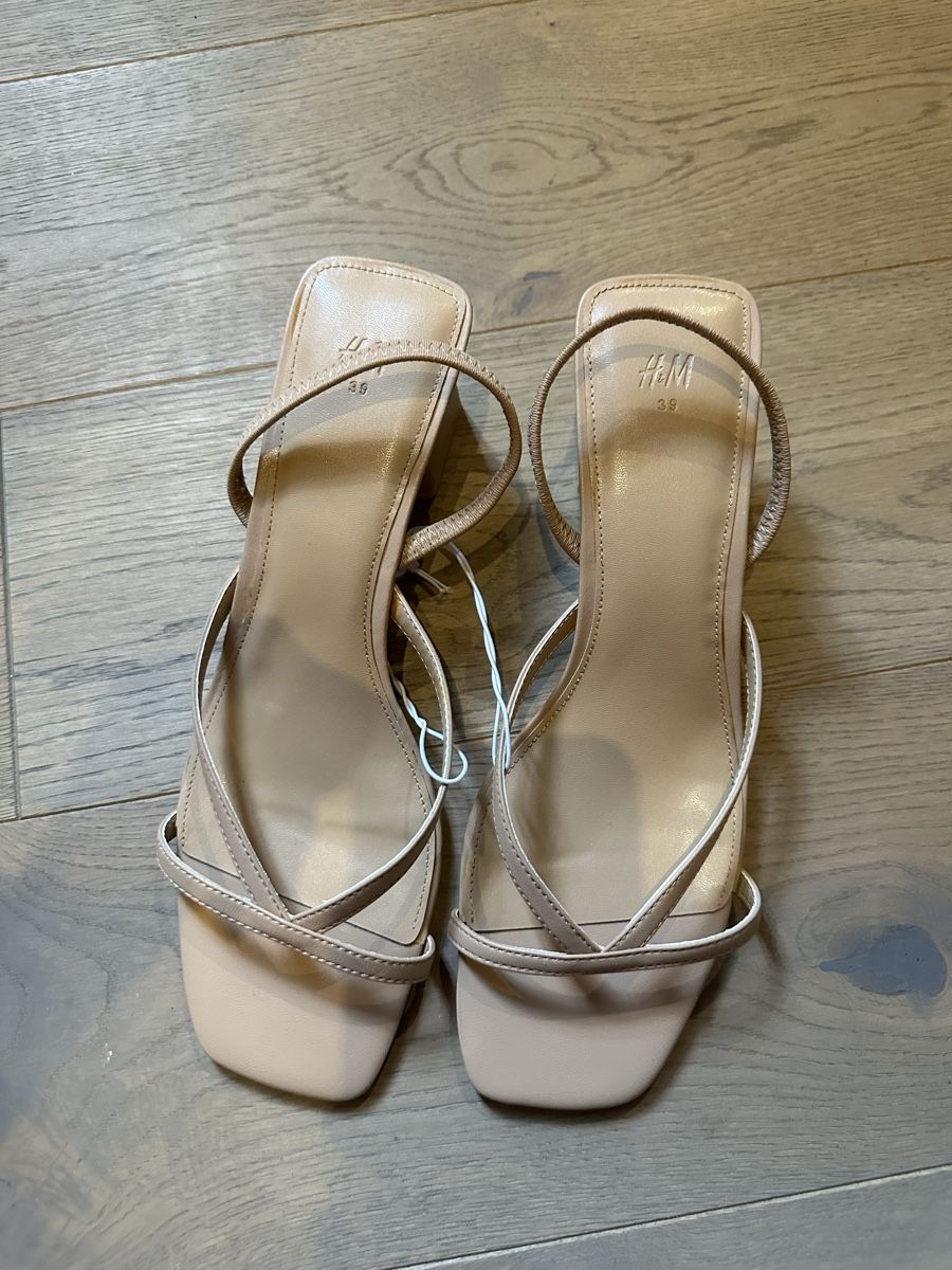H&M Chaussures femmes: Damen Sandalen 39 Neu – Neuf avec emballage d'origine à Triesen par nenaan 3