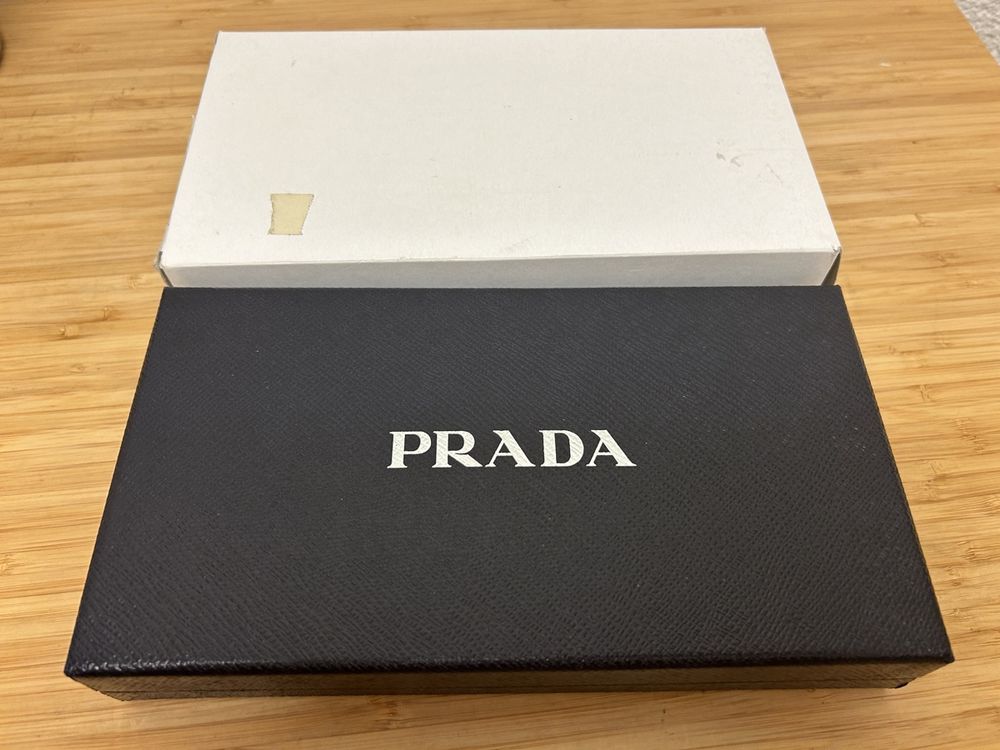 Prada Box (Neu (gemäss Beschreibung)) in Zürich für CHF 15 – mit ...