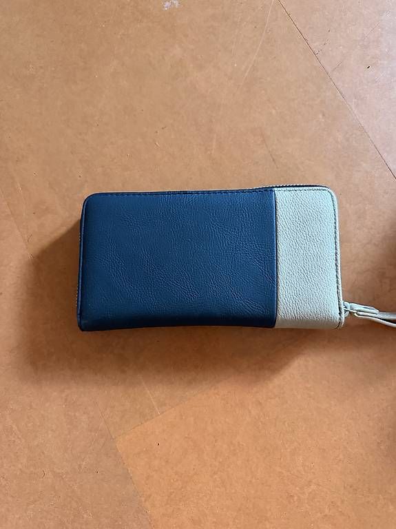 Brieftaschen: Portemonnaie – Gebraucht aus Gwatt (Thun) von Glahad 1