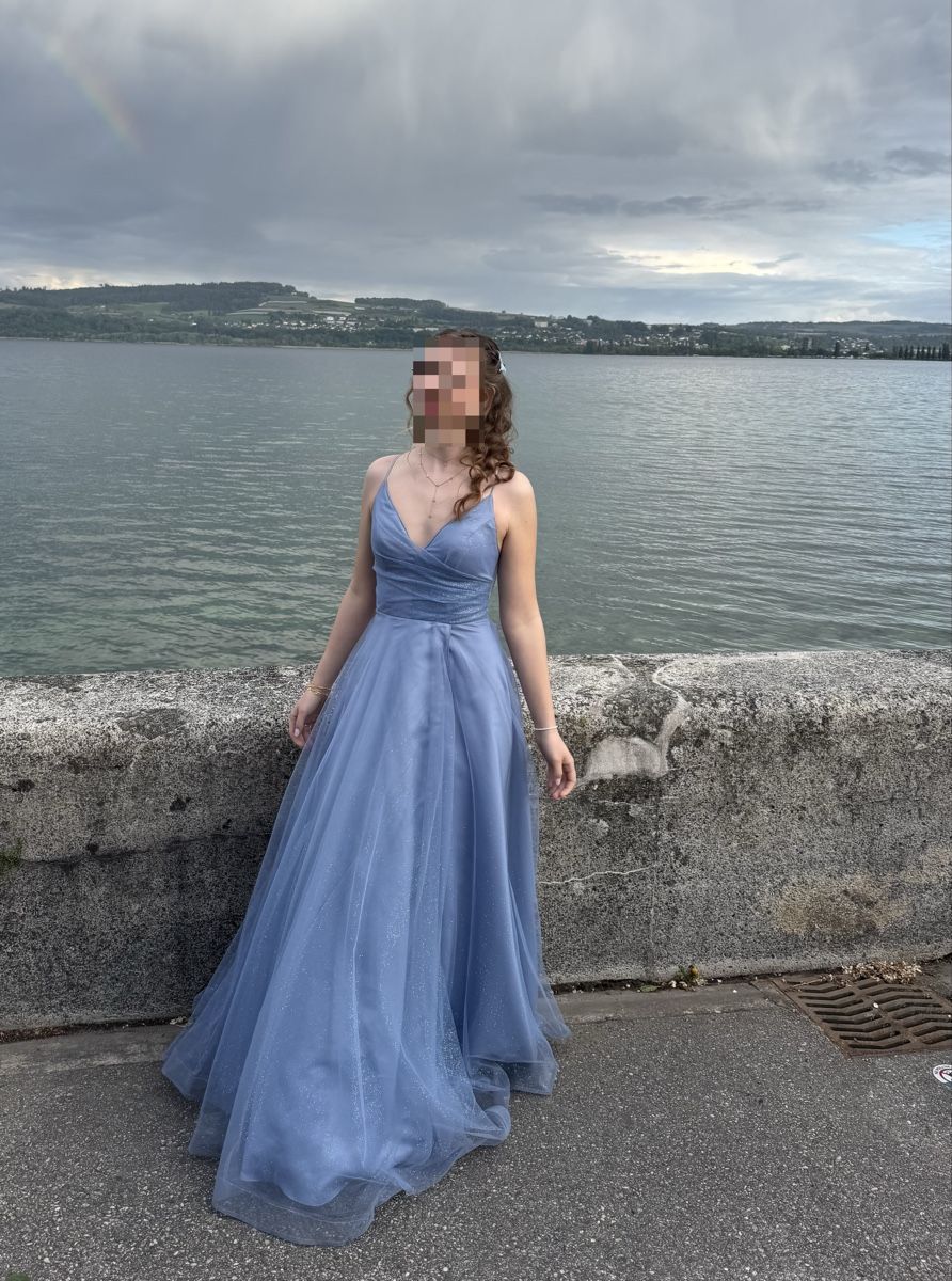Kleider: Robe de soirée bleu ciel  – Gebraucht aus Lausanne von Michel_Ozcan