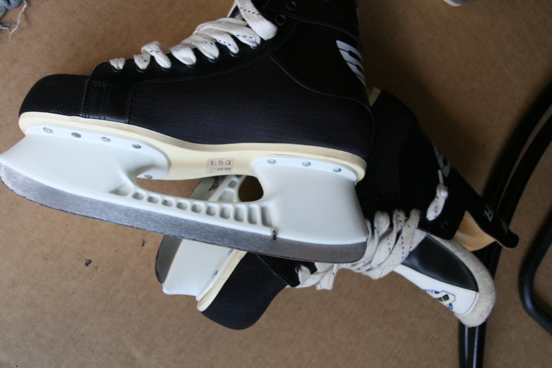 Bauer Schlittschuhe: BAUER SCHLITTSCHUHE PATINS A GLACE 41 EU – Neu (gemäss Beschreibung) aus Develier von Syncope 5