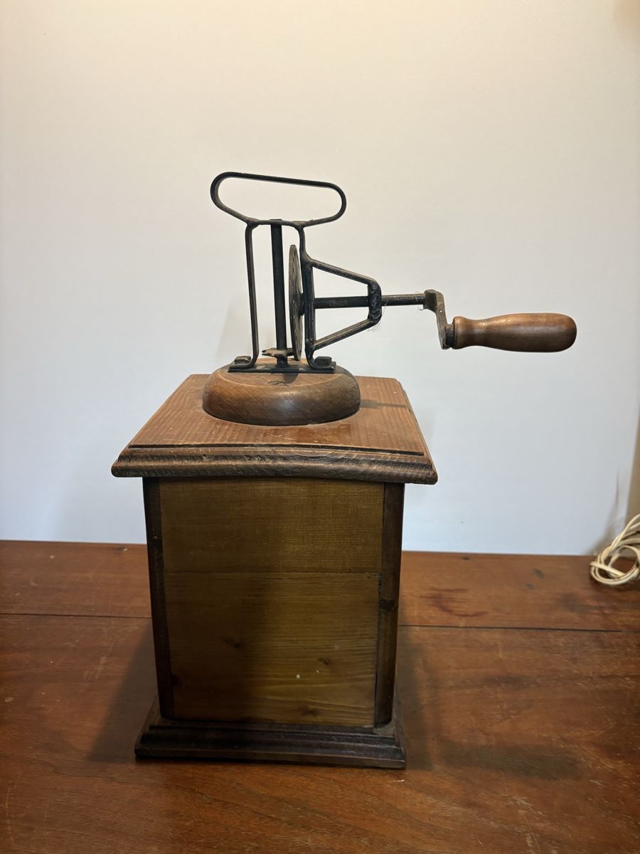 Autre vaisselle: Ancien barrete à beurre – D'occasion à petit lancy par FerreiraLuis 2