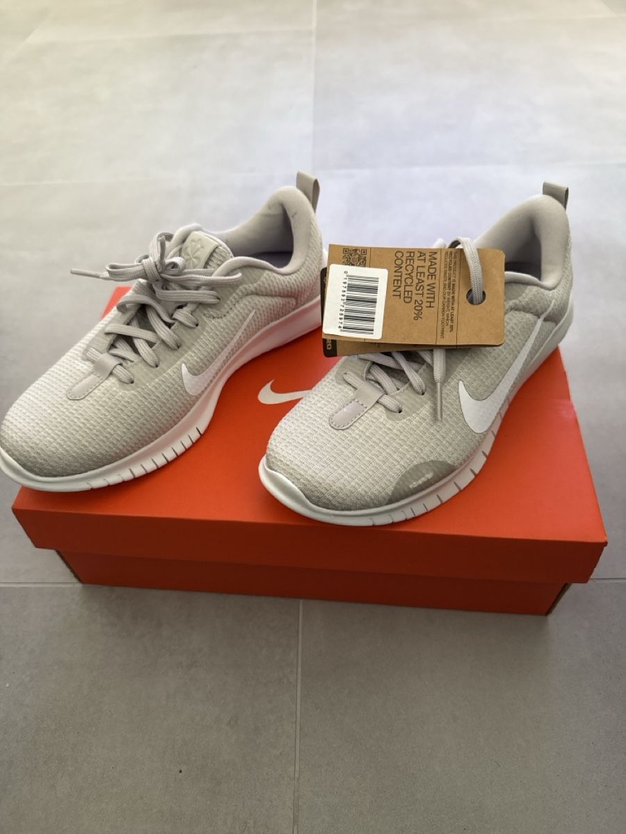 Nike Damenschuhe: Nike W Flex Experience RN 12 trainers EUR 37.5 – Neu und originalverpackt aus Lugano von MrVooDoo