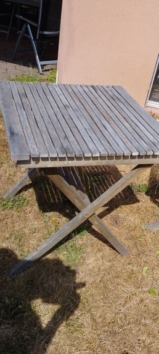 Tische: Gartentisch und zwei Stühle Holz gebraucht – Gebraucht aus Wynau von jolimeela 1